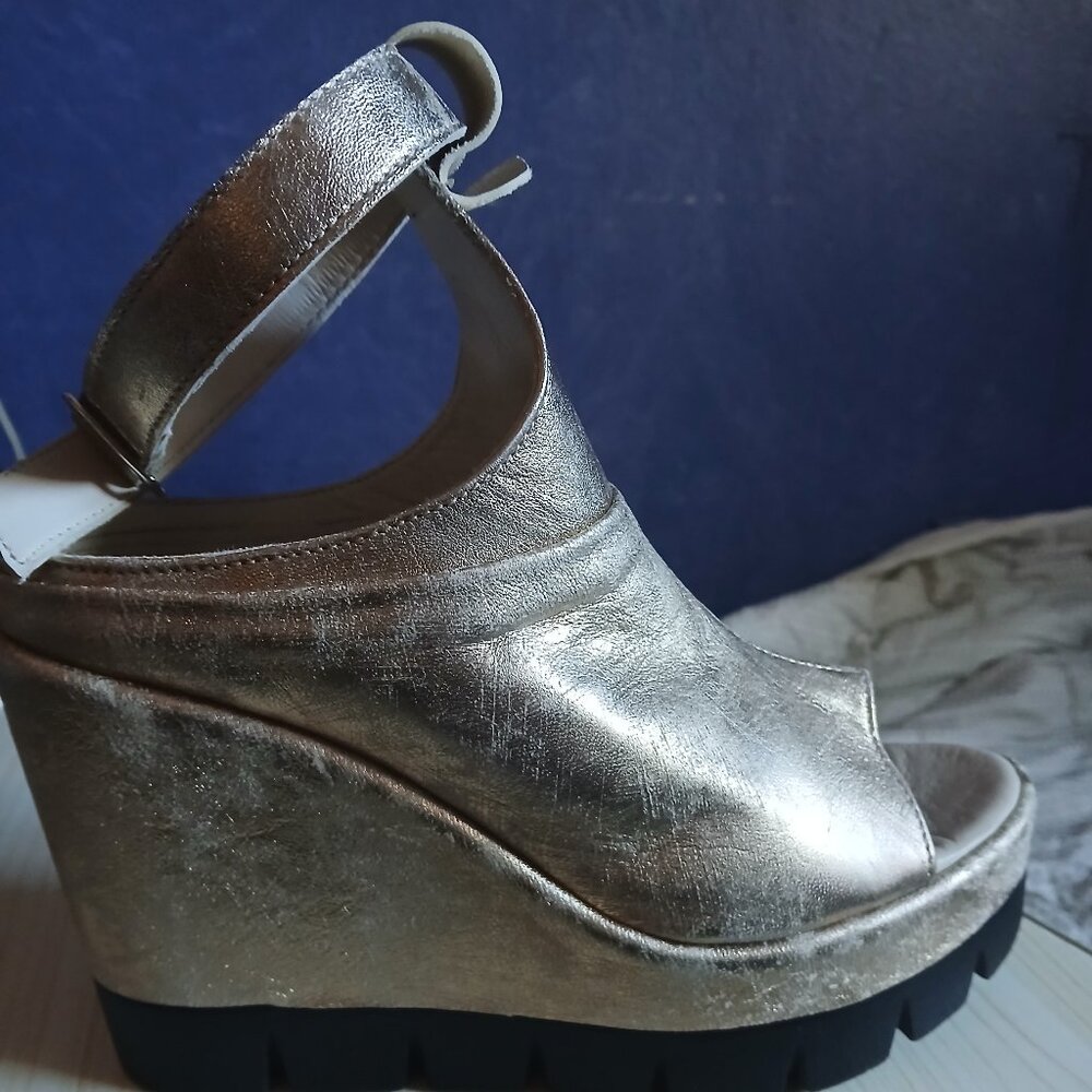 NEW GOLD SHINY PLATFORM Sandal High Heel Leather SZ 8 Buckle Ankle Strap